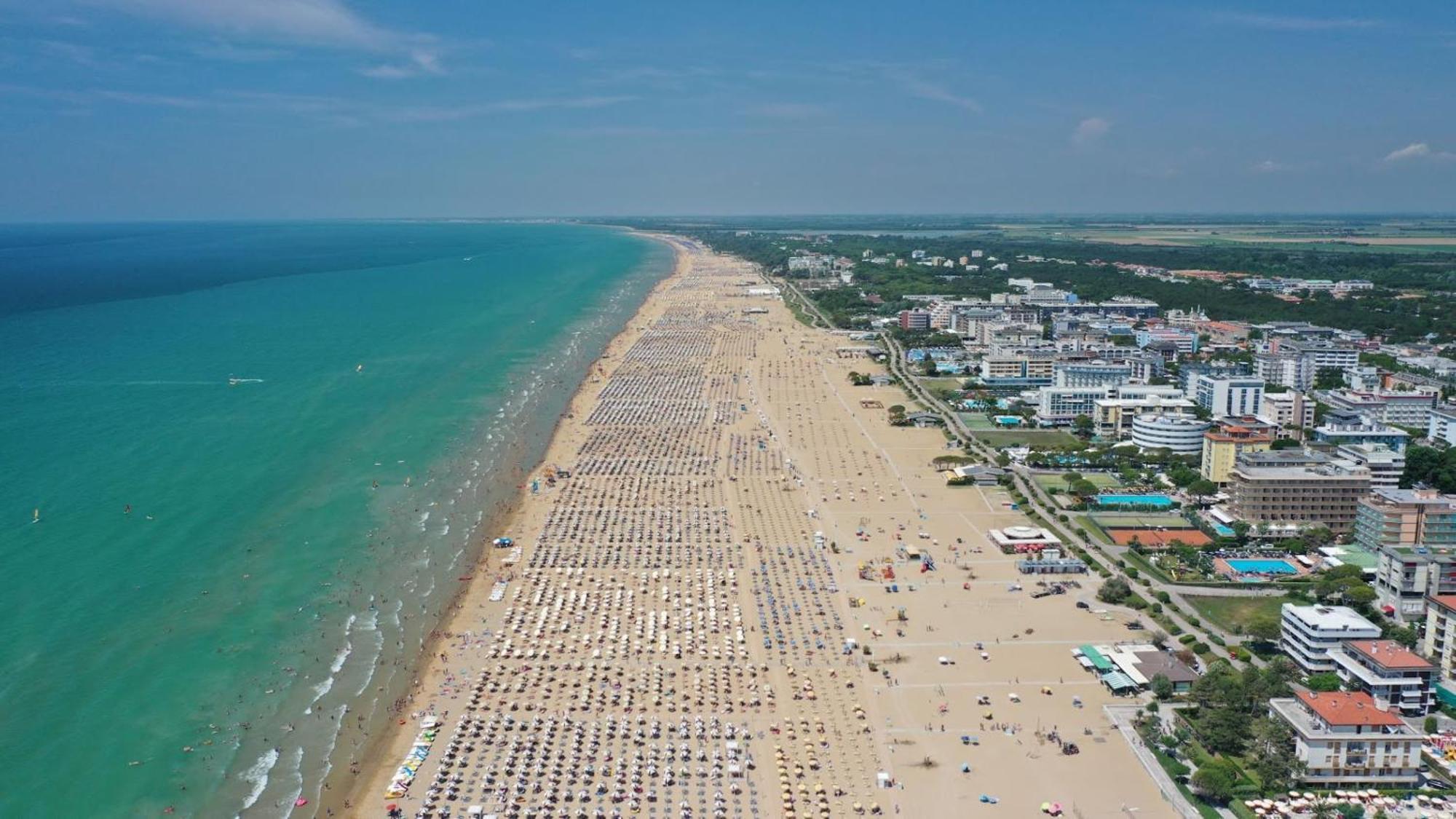 Nice Apartment With Terrace Next To The Sea Bibione Bagian luar foto