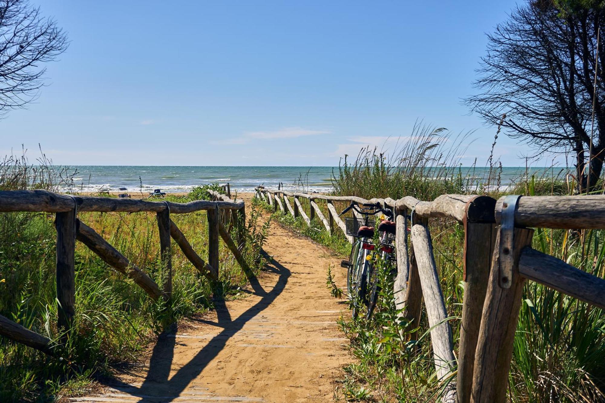 Nice Apartment With Terrace Next To The Sea Bibione Bagian luar foto